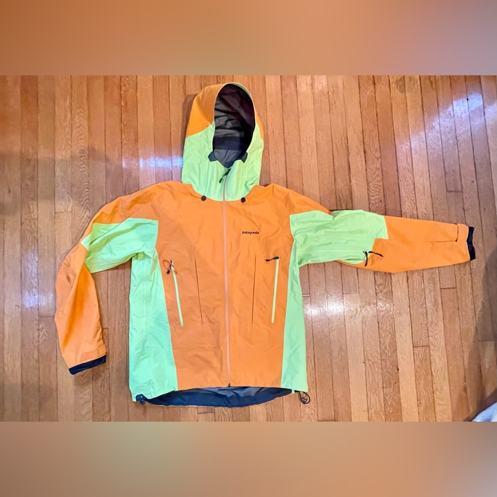 Patagonia GoreTex ProShell - Men’s L. Mint condition